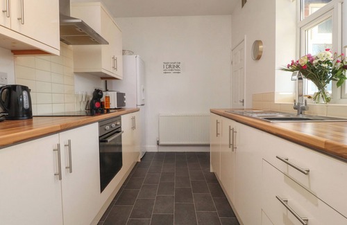 Lytham St. Anne's Cottage | LYTHAM HOUSE, pet friendly, with a garden in Lytham St. Annes