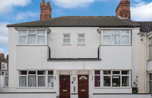 Cleethorpes Bed & Breakfast | M and J Guest House