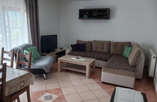 Krasno Polje House | M & J