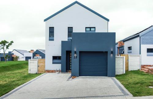 Port Elizabeth House | M-Stay on Baywest