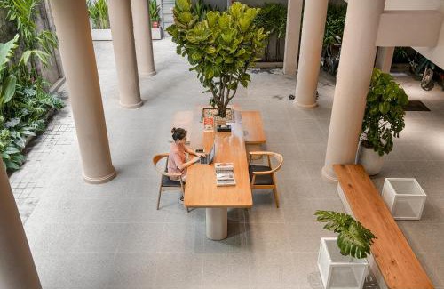Phu Nhuan Hotel | M Village Living Hoàng Văn Thụ