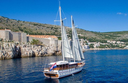 Zaton Boat Rental | M/Y VIVERE