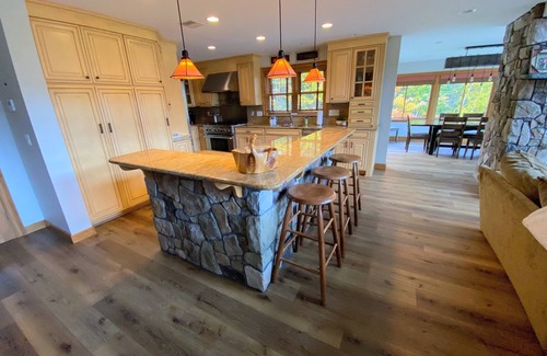 Bretton Woods House | M1 Luxury home, walk to Mount Washington Hotel! AC, heated floor, stunning views. POOL/GYM!