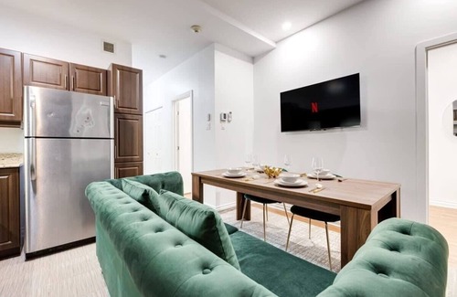 Milton Park Apartment | M11 | Boulevard Suites:Cozy 2-BR in DT Montreal 2C