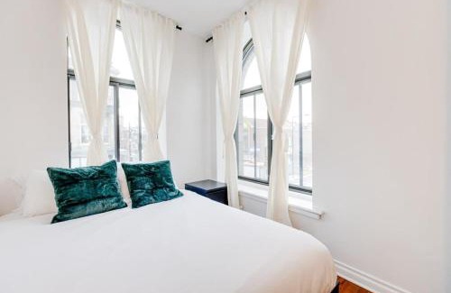 Milton Park Apartment | M11 Gorgeous Bright Corner 2BR in Heart of MTL
