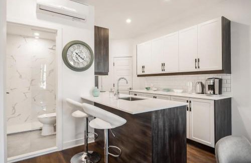 Mile End Apartment | M11 Luxury 1BR Sofa Bed in the heart of PlateauMile-End