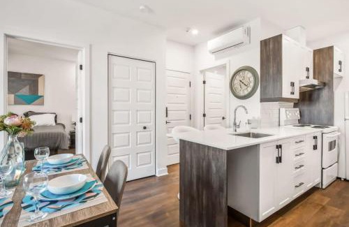 Mile End Apartment | M11 Luxury 1BR Sofa Bed in the heart of PlateauMile-End