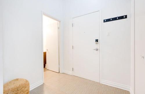 Milton Park Apartment | M11 Stylish & Modern 3BR downtown MTL