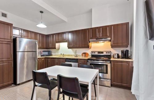 Milton Park Apartment | M11 The Artsy Suite 2BR Prime Location DT