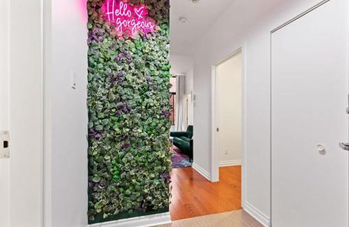 Milton Park Apartment | M11 The Artsy Suite 2BR Prime Location DT