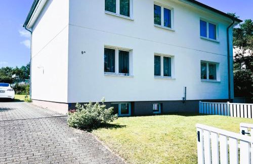 Neubukow House | M9 Ferienwohnung mit Balkon am Waldrand im Ostseeland