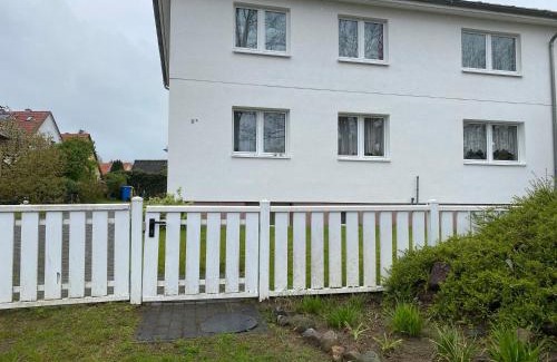 Neubukow House | M9 Ferienwohnung mit Balkon am Waldrand im Ostseeland