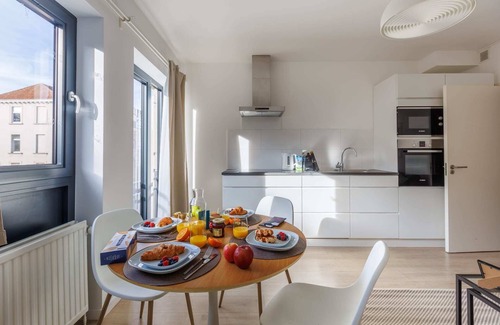 Wijk van de Squares Apartment | MA - Charlemagne III