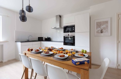 Wijk van de Squares Apartment | MA - Charlemagne VI - Three Bedroom Apartment, Sleeps 8