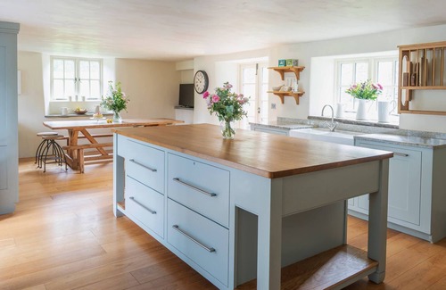 Chillington House | Maberly House - a house that sleeps 15 guests in 7 bedrooms