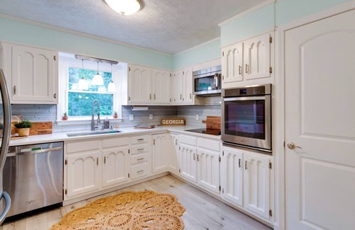 Mableton House | Mableton Home w/Private Pool ~ 15 Mi to ATL!