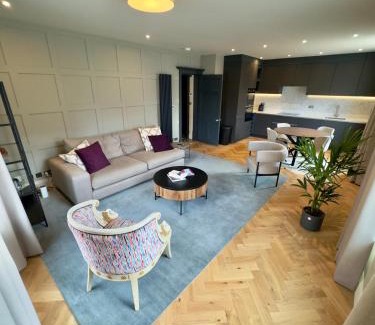 City Centre Apartment | Macbeths Corner High end luxury apartment in centre with parking