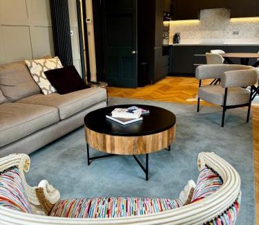 City Centre Apartment | Macbeths Corner High end luxury apartment in centre with parking