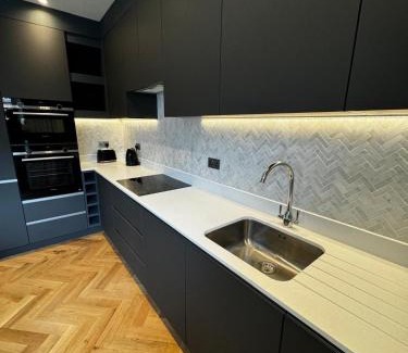 City Centre Apartment | Macbeths Corner High end luxury apartment in centre with parking
