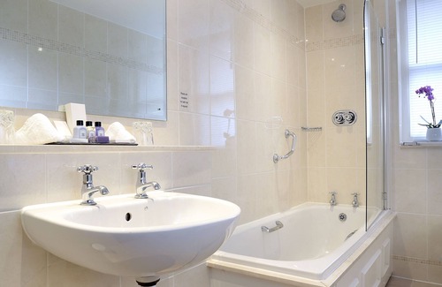 Chester Hotel | Macdonald New Blossoms Hotel, Chester