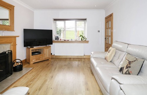 Marybank Cottage | MACLEAN COTTAGE, pet friendly, with open fire in Beauly