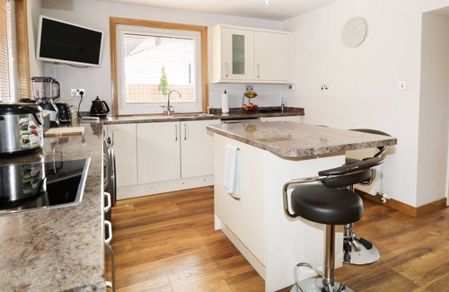 Marybank Cottage | MACLEAN COTTAGE, pet friendly, with open fire in Beauly