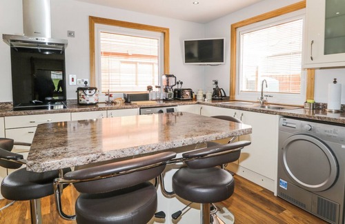 Marybank Cottage | MACLEAN COTTAGE, pet friendly, with open fire in Beauly