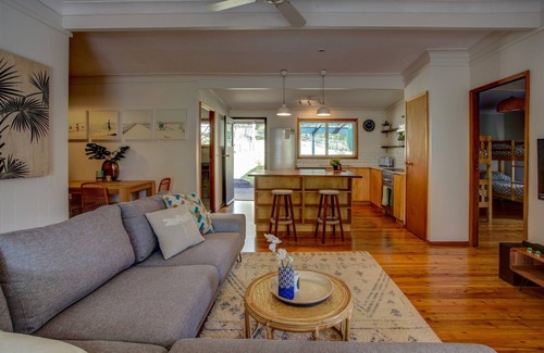 Macmasters Beach House | Macs Beach Bungalow S