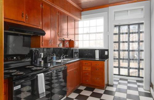 Montgomery House | Maddie's Manor- Capitol Heights- Mins to Everything