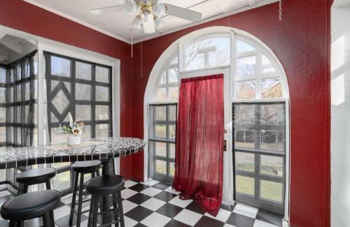 Montgomery House | Maddie's Manor- Capitol Heights- Mins to Everything