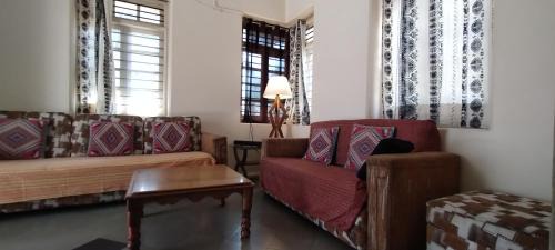 Central Pune Apartment | Madhav Bhavan Guest House