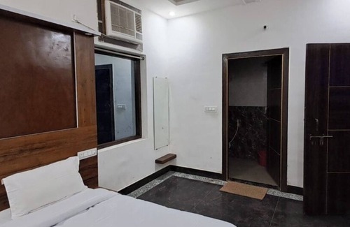 Mathura Hotel | Madhu Sudhan