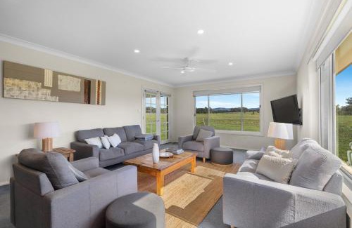 Lovedale House | Madigan Cottages - The Homestead