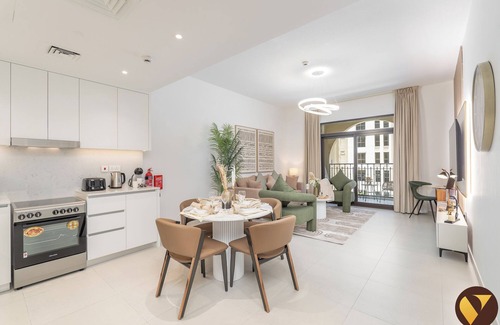 Umm Suqeim 3 Apartment | Madinat Jumeirah Living with Pool View