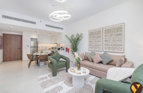Umm Suqeim 3 Apartment | Madinat Jumeirah Living with Pool View