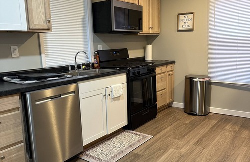 Peoria House | Madisons place, a newly remodeled duplex is 5 mins away from OSF and Carle hospn