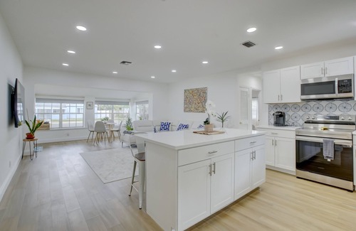 Citrus Isles House | Madrina's Cozy 3BR-1BA Spacious Backyard
