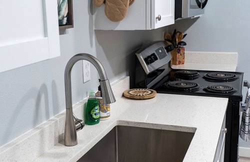North Charleston House | Madrona's Cottage B- Clean and cozy