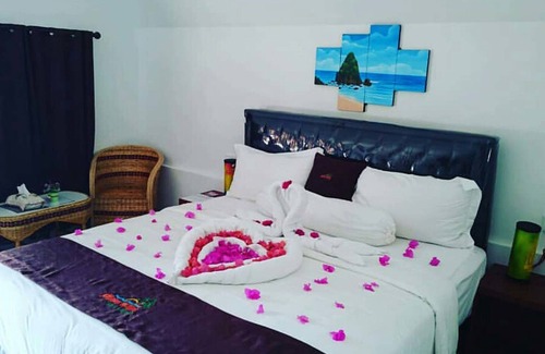 Bintan Bed & Breakfast | Madu Tiga Beach & Resort
