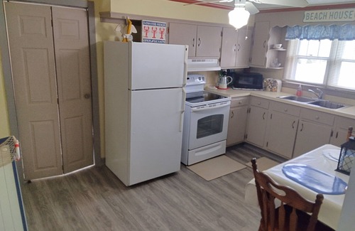 Chincoteague Cottage | Mae's Landing - Comfortable 2BR close to Memorial Park, NO LINENS PROVIDED