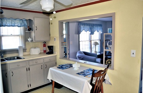 Chincoteague Cottage | Mae's Landing - Comfortable 2BR close to Memorial Park, NO LINENS PROVIDED