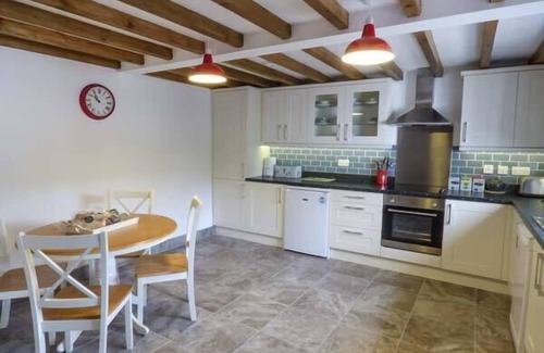 Corwen Cottage | MAERDY COTTAGE, family friendly, character holiday cottage in Corwen