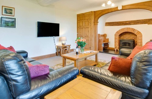 Denbigh House | Maes Mared in the beautiful Denbigh