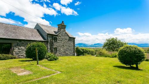 Dwyran House | Maes y Ceirchdir