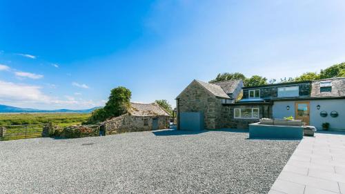 Dwyran House | Maes y Ceirchdir