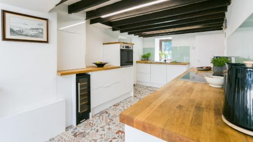 Dwyran House | Maes y Ceirchdir