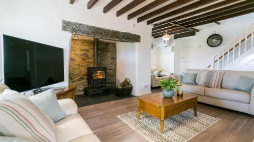 Dwyran House | Maes y Ceirchdir