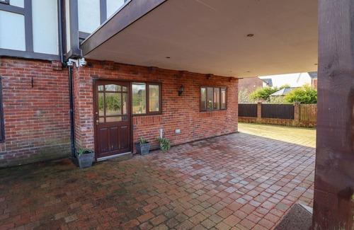 Maesbury Marsh Cottage | Maesbury Manor