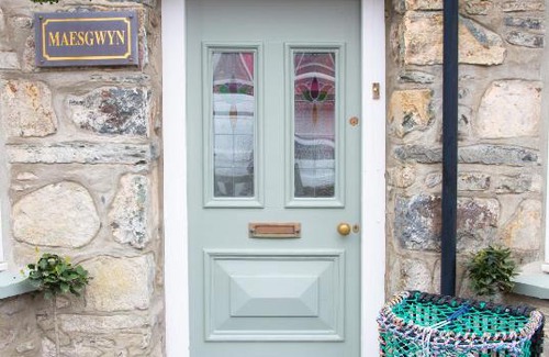 Newport House | Maesgwyn