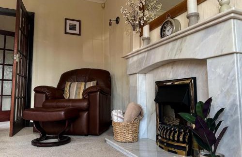 Porthcawl House | Maesllan - A Spacious Holiday Home in Porthcawl - 5 bedrooms, sleeps up to 10 people